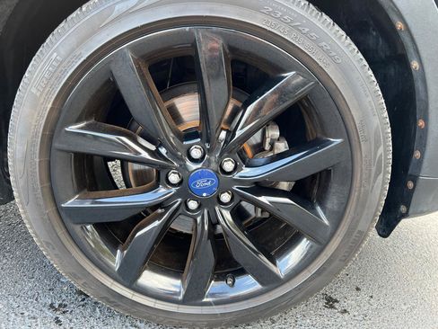 Used 2017 Ford Escape SE w/ SE Sport Appearance Package FWD image 17
