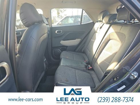 Used 2024 Hyundai Venue Limited image 3