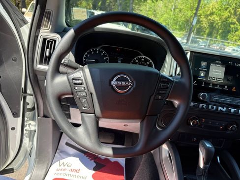 Used 2025 Nissan Frontier SV RWD image 15