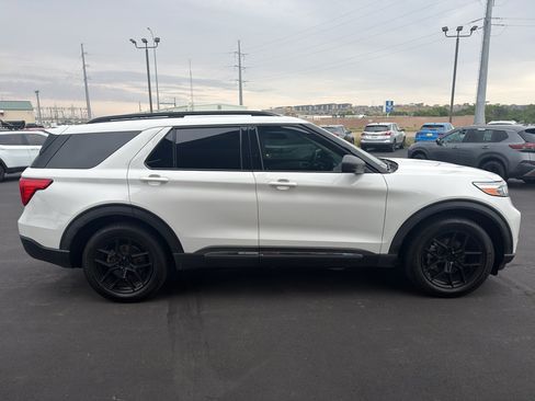 Used 2021 Ford Explorer XLT w/ Equipment Group 202A AWD/4WD image 5