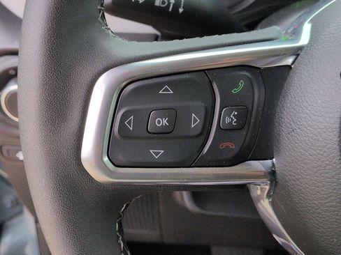 Used 2025 Jeep Wrangler Sahara image 12