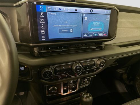 Used 2025 Jeep Wrangler Sahara image 25