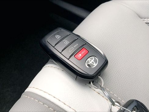 Used 2025 Toyota Camry SE FWD image 26
