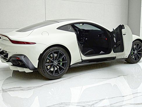 Used 2019 Aston Martin V8 Vantage Coupe image 11