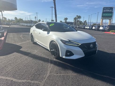 Used 2023 Nissan Maxima SR w/ Sport Mat Group FWD image 4