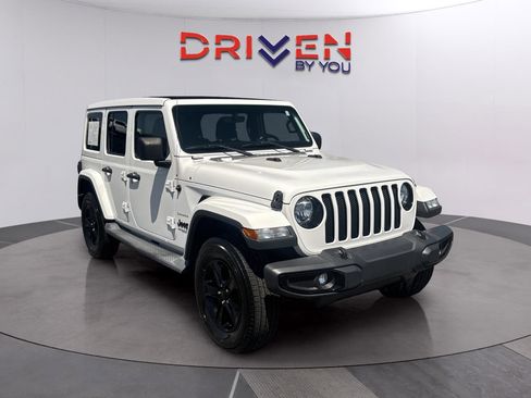 Used 2019 Jeep Wrangler Unlimited Sahara AWD/4WD image 7