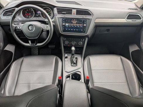 Used 2020 Volkswagen Tiguan SE image 18