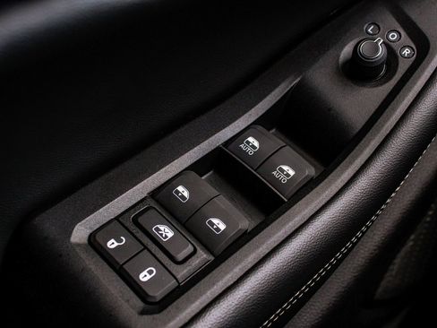 Used 2024 Jeep Grand Cherokee Altitude image 10