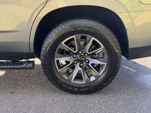 Used 2023 Chevrolet Tahoe Z71 w/ Luxury Package image 11