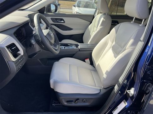 Certified 2025 Nissan Rogue SL w/ Tech Package image 10