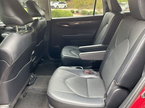 Used 2022 Toyota Highlander Limited FWD image 31