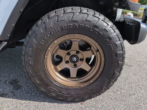 Used 2021 Jeep Wrangler Unlimited Sahara AWD/4WD image 11