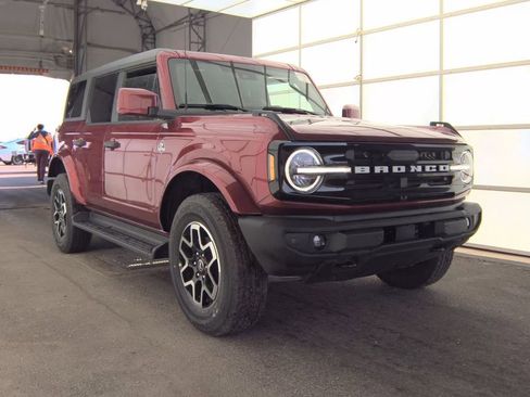 Used 2026 Ford Bronco Outer Banks AWD/4WD image 4