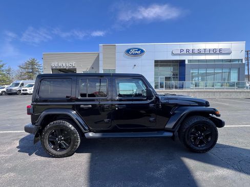 Used 2020 Jeep Wrangler Unlimited Sahara image 8