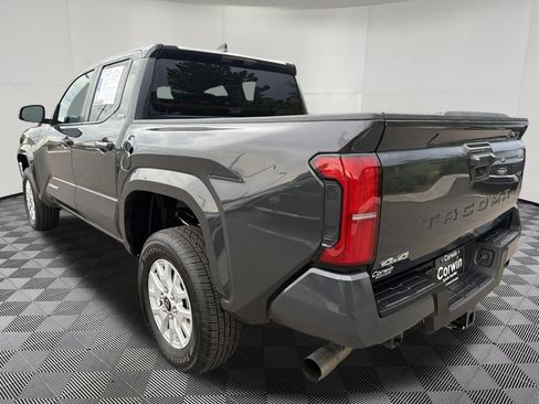 Used 2025 Toyota Tacoma SR5 AWD/4WD image 5