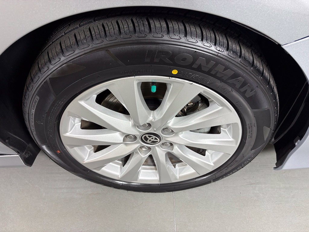 Used 2020 Toyota Camry LE w/ Carpet Mat Package FWD image 11
