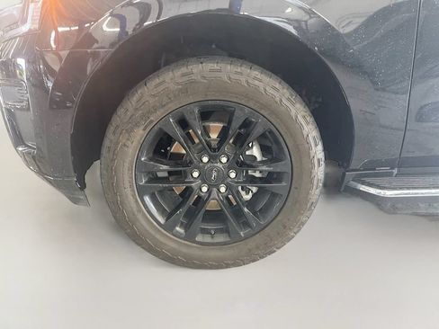 Used 2023 Ford Expedition XLT AWD/4WD image 32