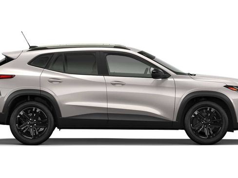 New 2026 Chevrolet Trax ACTIV w/ Sunroof Package FWD image 3