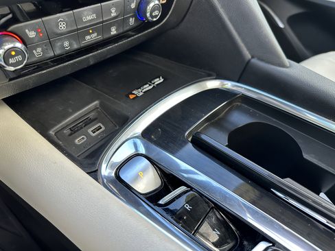 Used 2022 Buick Enclave Premium w/ Experience Buick Package image 17