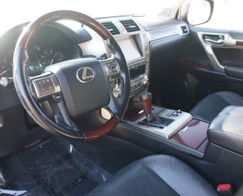 Used 2018 Lexus GX 460 Premium w/ Premium Package AWD/4WD image 11