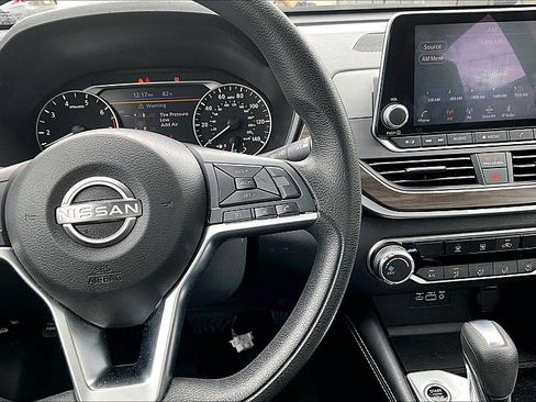 Used 2023 Nissan Altima 2.5 SV FWD image 17