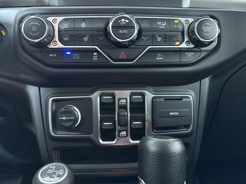 Used 2023 Jeep Wrangler Unlimited w/ Cold Weather Group AWD/4WD image 25