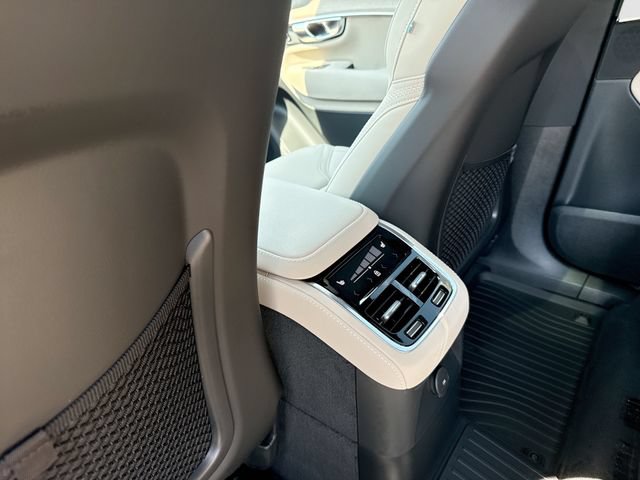 New 2026 Volvo XC90 T8 Plus w/ Protection Package Premier AWD/4WD image 23