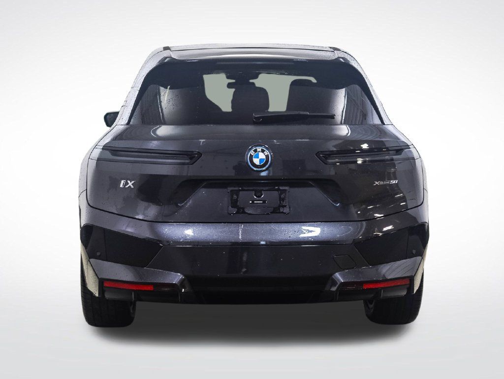 Used 2024 BMW iX xDrive50 w/ Premium Package AWD/4WD image 4