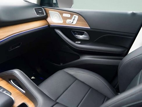 Used 2024 Mercedes-Benz GLE 450 4MATIC w/ Winter Package image 45