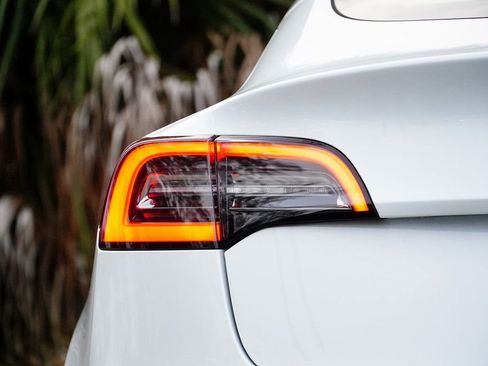 Used 2021 Tesla Model 3 Standard Range Plus image 7