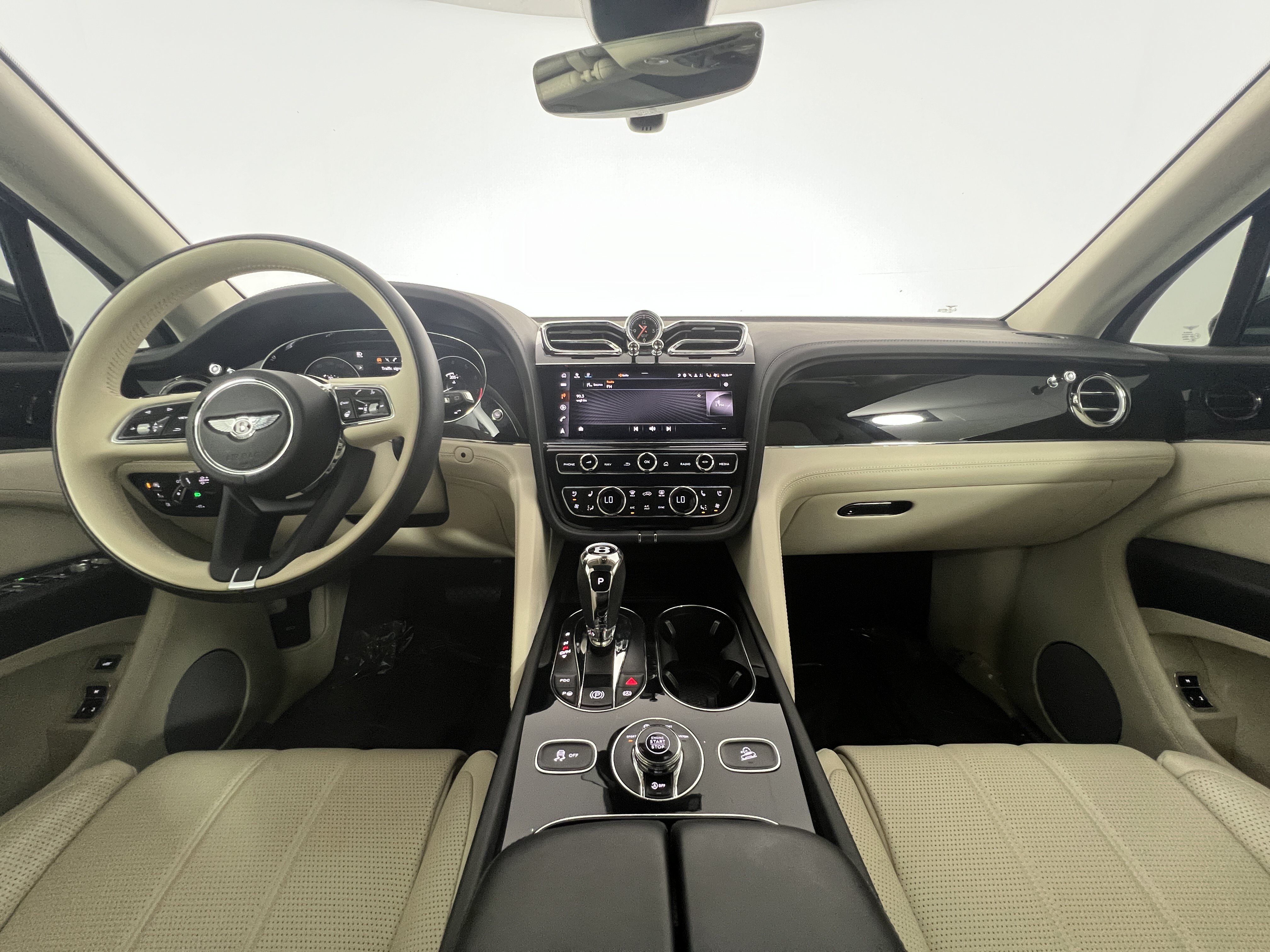 Used 2021 Bentley Bentayga AWD/4WD image 11