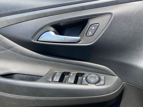 Used 2025 Buick Envista Sport Touring image 11