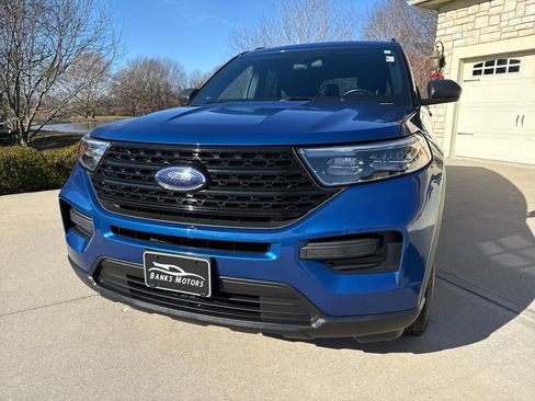 Used 2020 Ford Explorer XLT w/ Class III Trailer Tow Package image 32