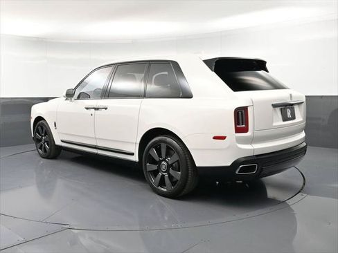 Certified 2022 Rolls-Royce Cullinan w/ Dark Exterior Package AWD/4WD image 3