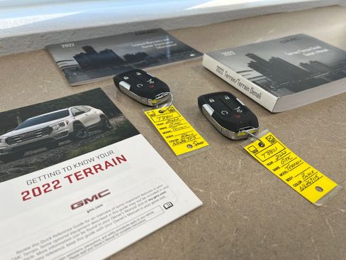 Certified 2022 GMC Terrain SLE w/ Driver Convenience Package image 17