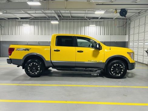 Used 2018 Nissan Titan PRO-4X w/ Pro-4x Convenience Package image 18