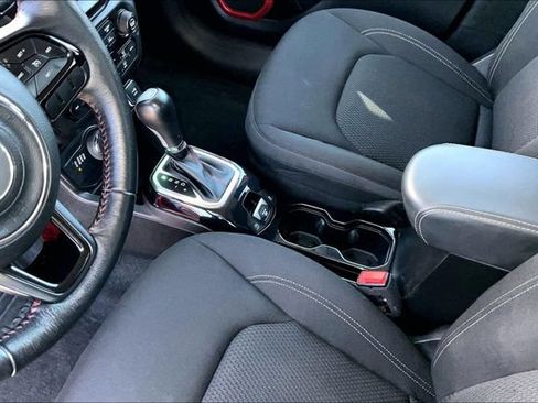 Used 2022 Jeep Renegade Latitude w/ Convenience Group AWD/4WD image 14