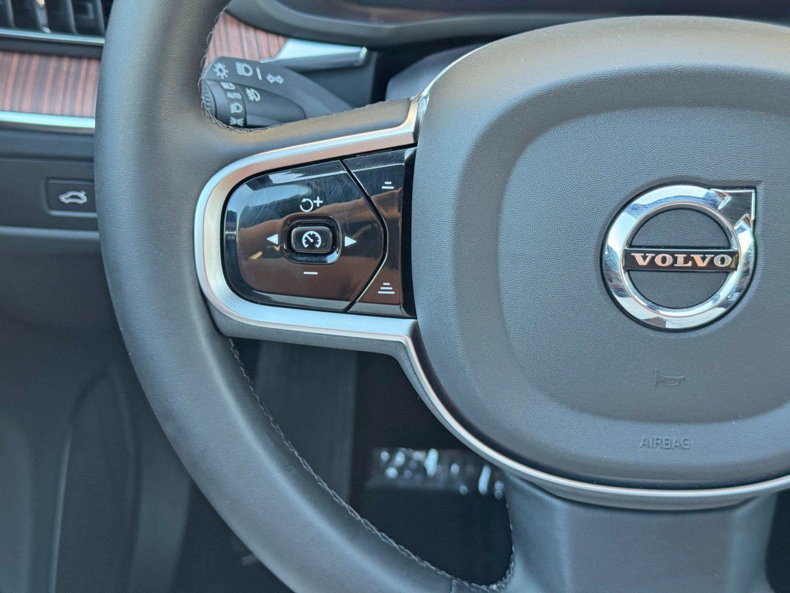 Used 2025 Volvo XC60 B5 Plus w/ Protection Package Premier AWD/4WD image 22