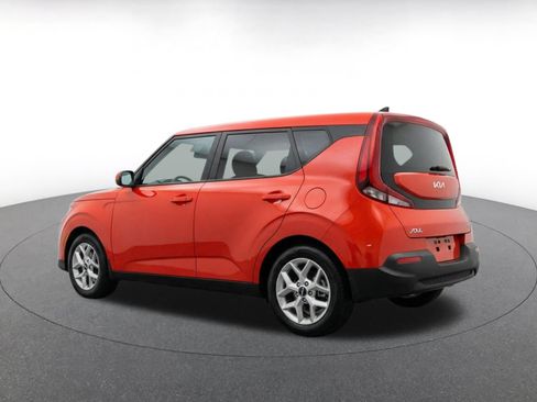 Used 2025 Kia Soul LX w/ LX Technology Package FWD image 7