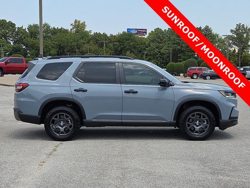 Used 2025 Honda Pilot TrailSport image 6