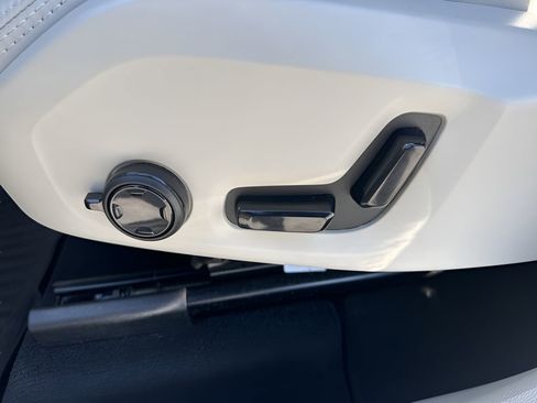Used 2025 Volvo XC60 B5 Ultra w/ Protection Package Premier image 10