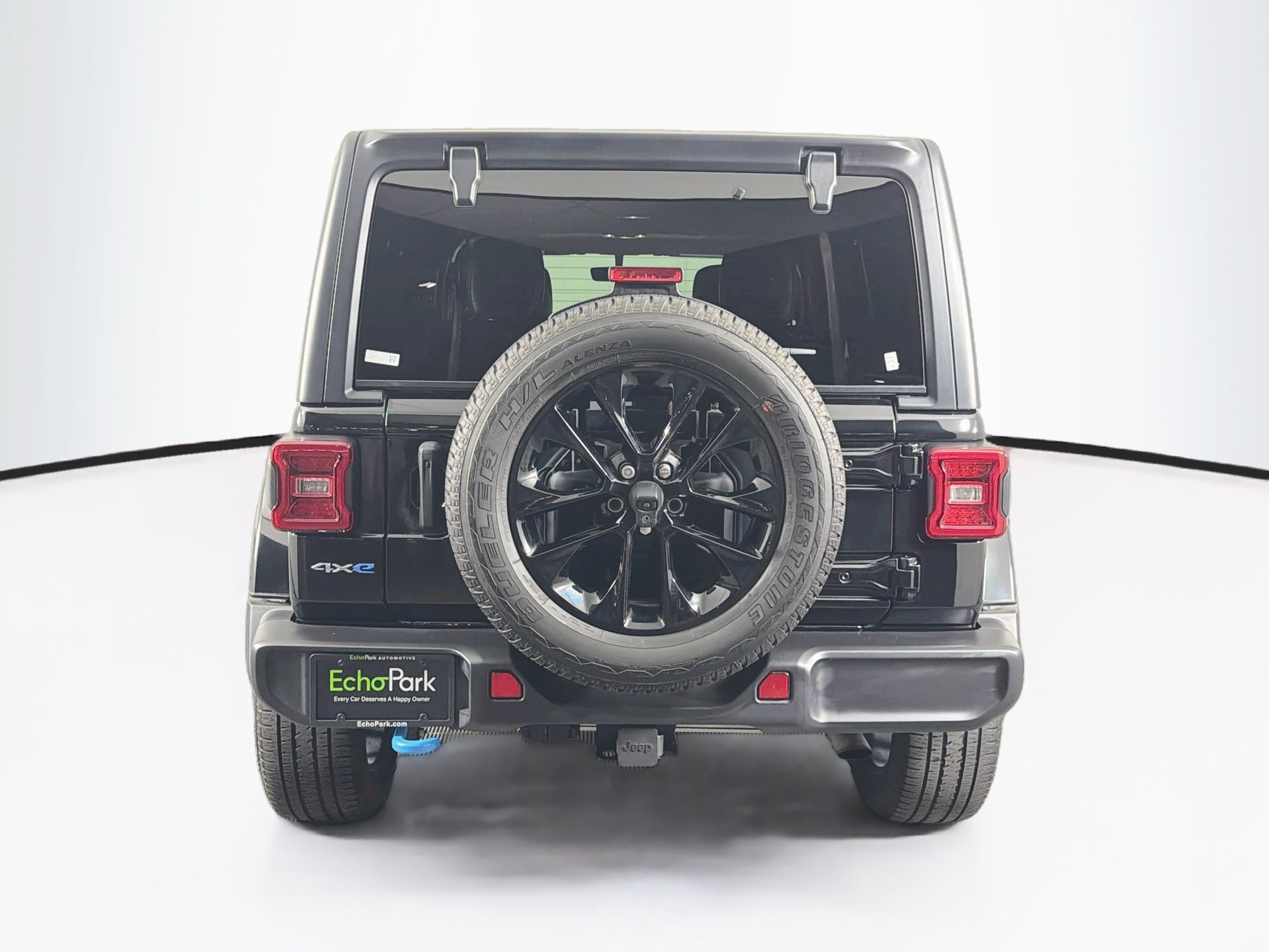Used 2023 Jeep Wrangler Unlimited Sahara w/ Cold Weather Group AWD/4WD image 7