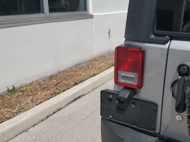 Used 2016 Jeep Wrangler Unlimited Sahara AWD/4WD image 27