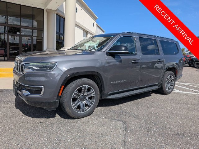 Used 2024 Jeep Wagoneer L Series II RWD image 5