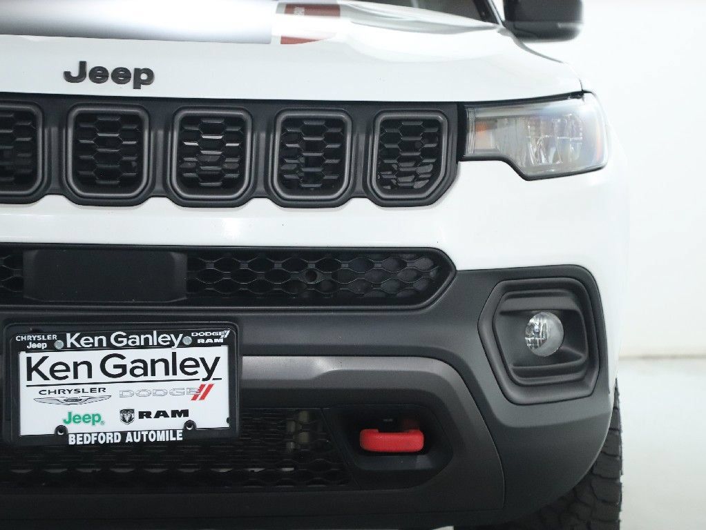 Used 2025 Jeep Compass Trailhawk AWD/4WD image 7
