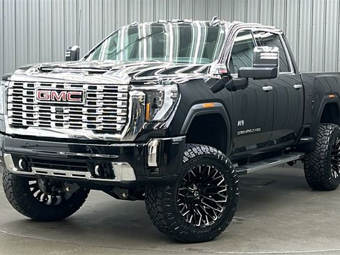 Used 2025 GMC Sierra 3500 Denali w/ Denali Reserve Package image 1