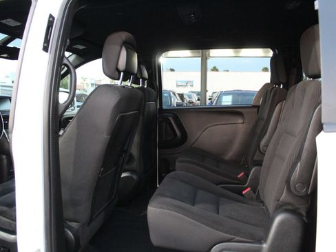 Used 2019 Dodge Grand Caravan SE FWD image 10