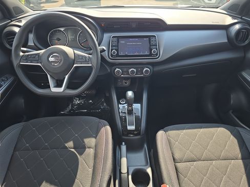 Used 2019 Nissan Kicks S FWD image 12