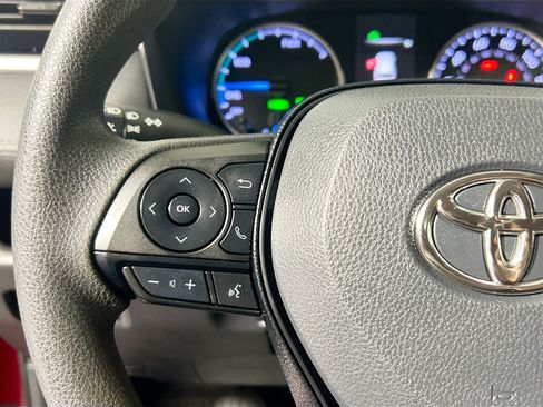 Used 2021 Toyota RAV4 LE image 18