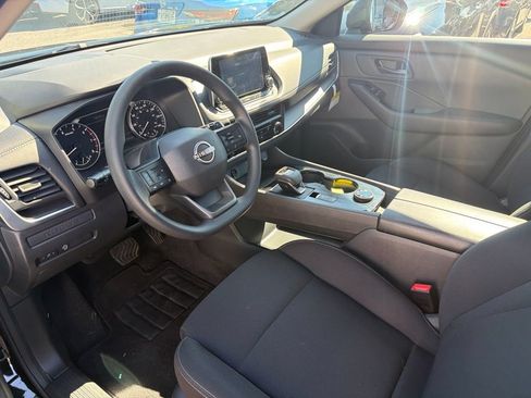 Used 2025 Nissan Rogue S AWD/4WD image 7